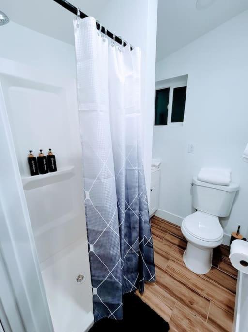 Phoenix Retreat - Studio With King Bed - 10 Min From Airp - Unit C エクステリア 写真